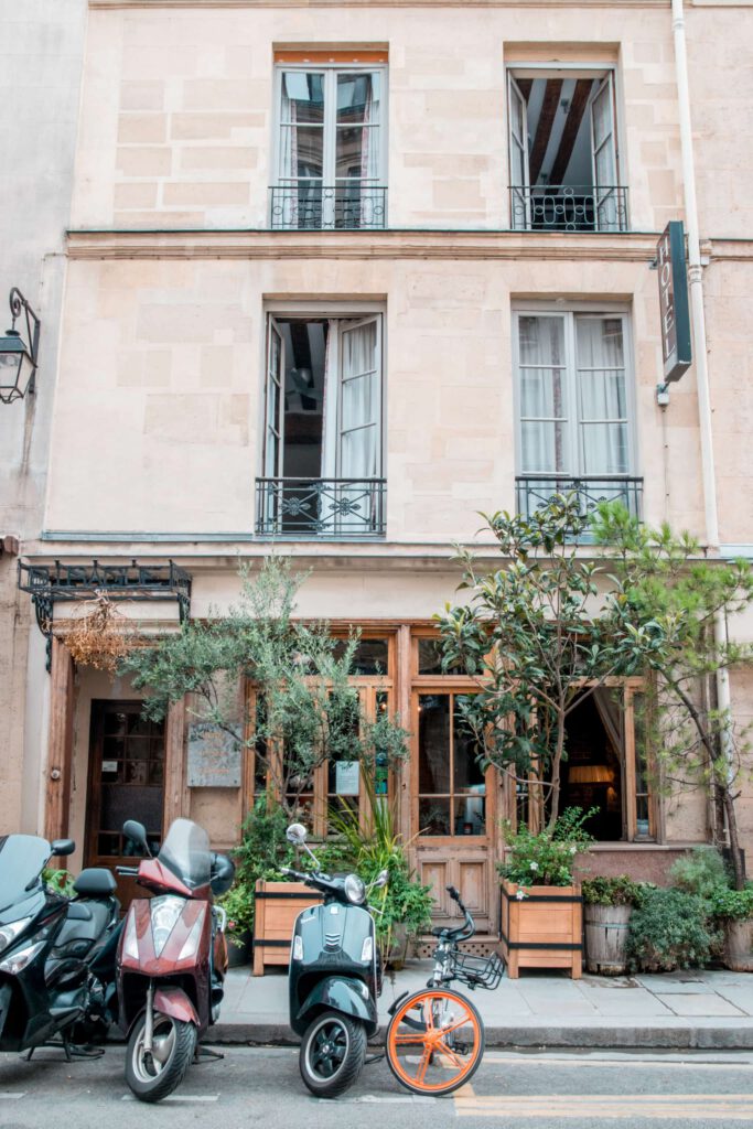 ParisMarais9 683x1024 - Top 10 bezienswaardigheden in Parijs voor een ultieme stedentrip