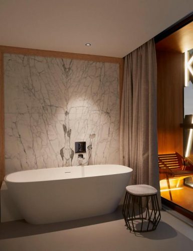 173095919 385x500 - De 12 mooiste hotels met (bubbel)bad op de kamer (in iedere provincie!)